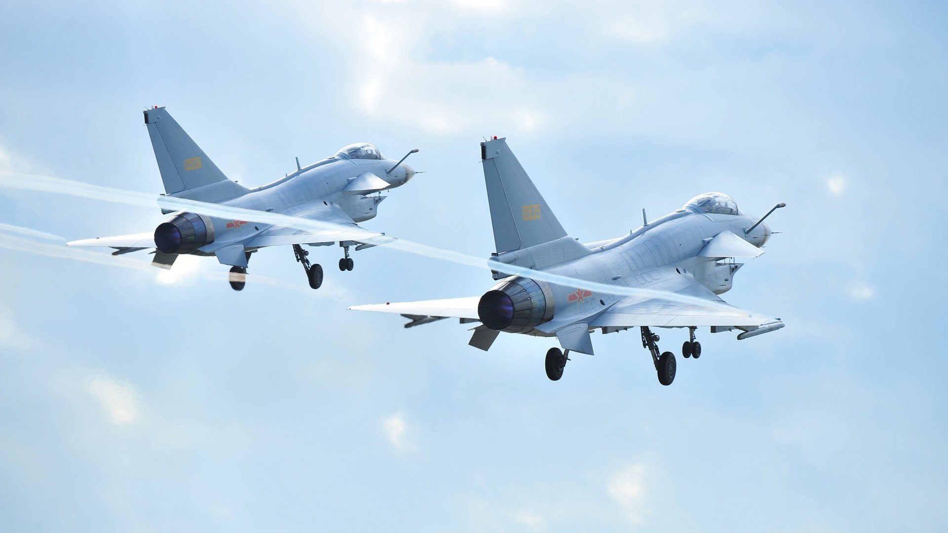 国际足球界推动裁判全程直播问询,确保判罚透明,2021足球国际级裁判