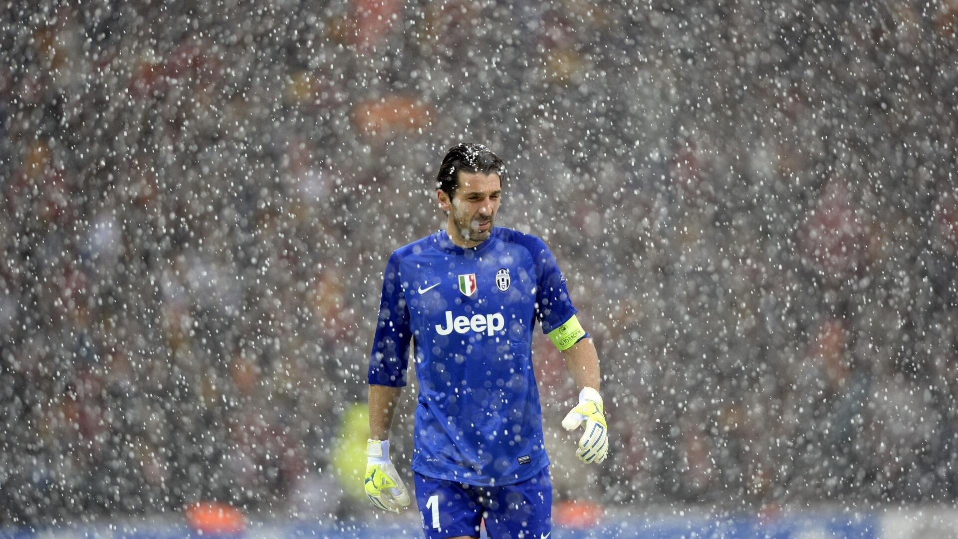 荷兰女足在预选赛中与法国队激战，荷兰女足战意